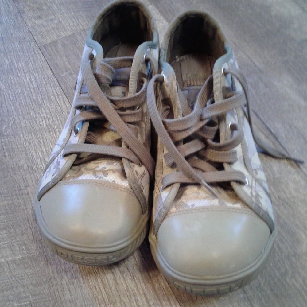 Camo sneaker